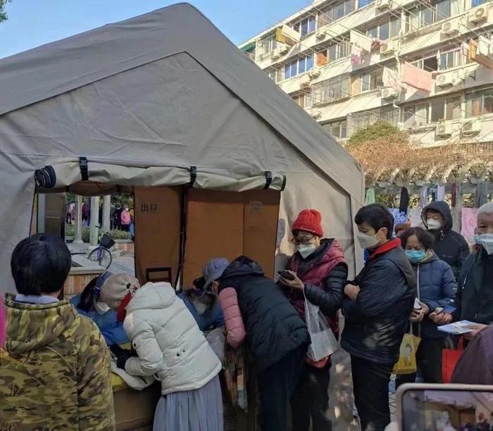 化身居民的“配药员”“咨询员”，高境镇把便民服务送到居民身边