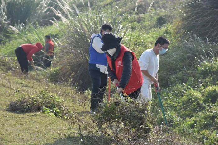 干部群众齐上阵 冬修水利助春耕 文昌市开展“党建引领 全民参与”万人冬修农田水利大会战活动