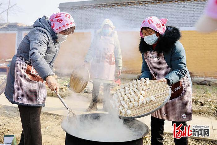 河北宁晋：李玉林37年摆饺子宴助孤老