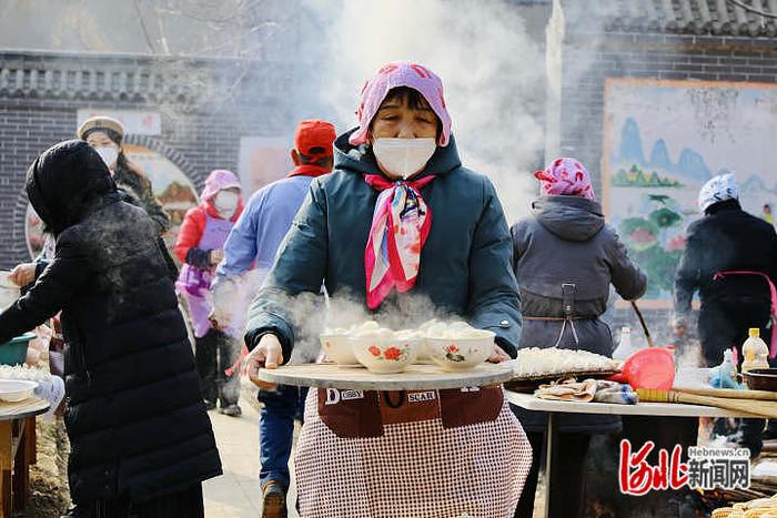 河北宁晋：李玉林37年摆饺子宴助孤老