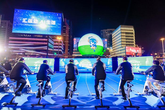 美罗城变身巨型篮球，用手机和T20大厦互动！来看徐汇市民体育节的梦幻舞台