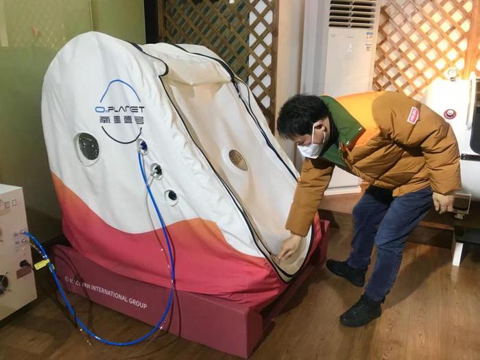 在“胶囊”中开启吸氧之旅，松江这家高压氧舱企业实现国产替代