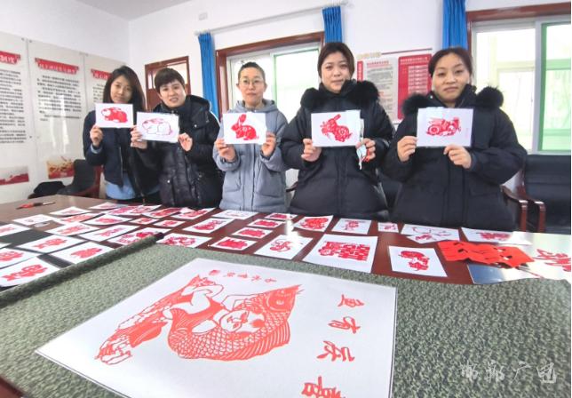 【网络中国节·春节】邯郸市光明桥街道亚太社区：学剪纸 传非遗 迎新年