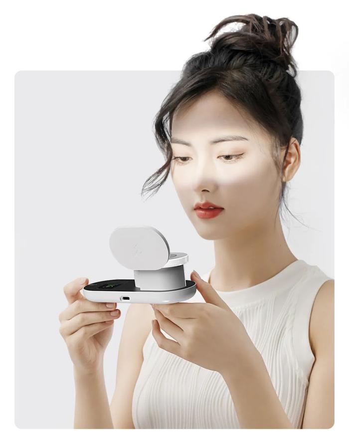小 tip :隐形眼镜的佩戴需要在化妆前完成,避免化妆品粉尘污染镜片
