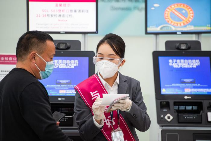 深圳机场单日客流突破11万人次，卫星厅迎来首个大客流春运