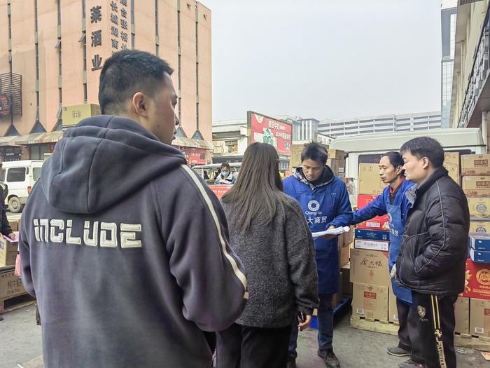 批发商开单忙！春节将至白酒市场回暖 市场分化低端酒或难享旺季福利 | 传真