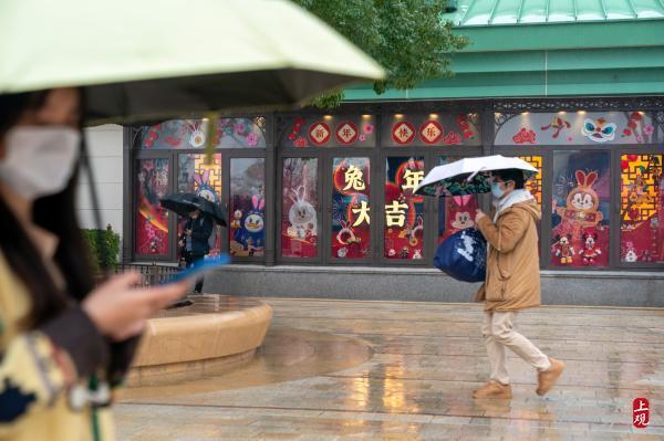 上海迪士尼度假区开启兔年新春庆典，为游客带去新年独有的团圆温暖