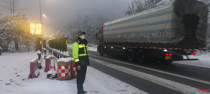雅西高速,高速交警路上执勤