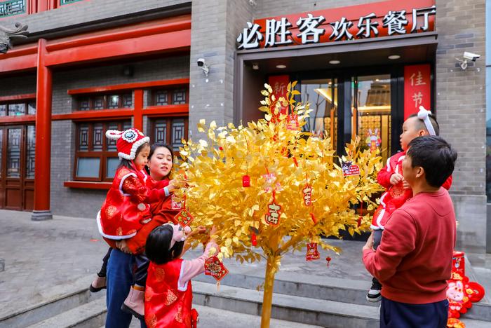 西餐厅里过大年 北京必胜客开启新春盛宴