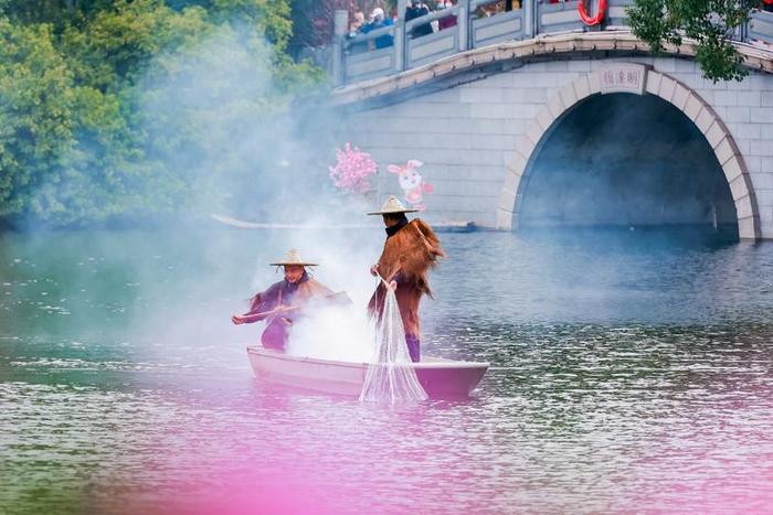 新春走基层 | 欢度“文化年”，荔湾湖水上花市好壮观