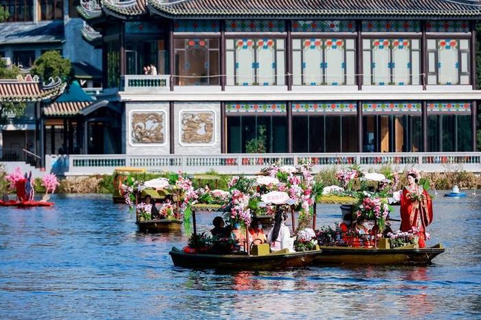 新春走基层 | 欢度“文化年”，荔湾湖水上花市好壮观