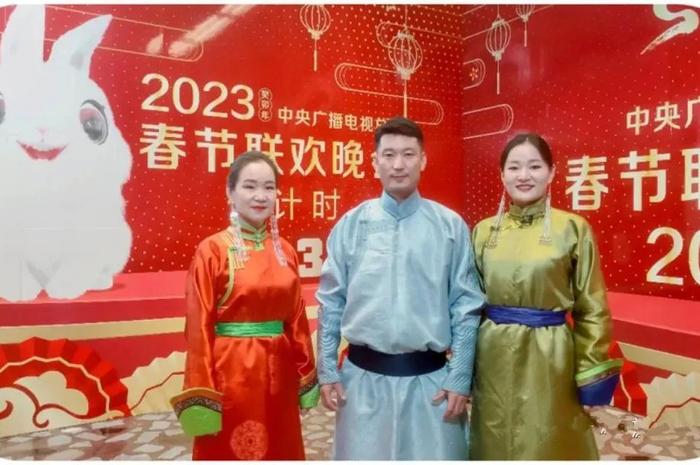 苏尼特右旗乌兰牧骑参加2023中央广播电视总台春节联欢晚会