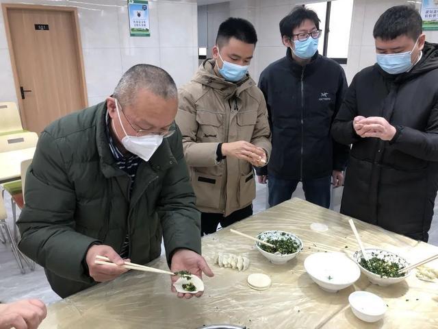 寒冬送暖情意浓 声声祝福暖人心