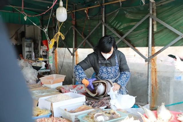 晒腌肉、制香肠……金山这里年味十足