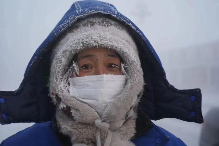 我国历史最低气温纪录被打破！零下53℃是什么体验？冻梨能把板砖“敲稀碎”