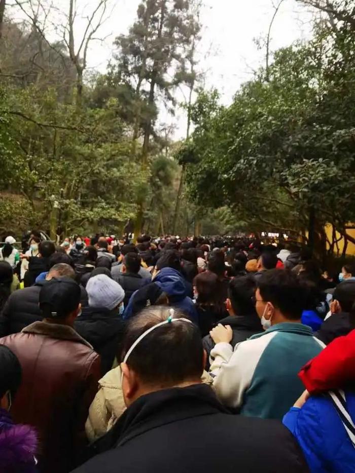 人山人海！4万人涌入杭州这个地方，导航红得发紫！不少人凌晨5点出门被堵懵