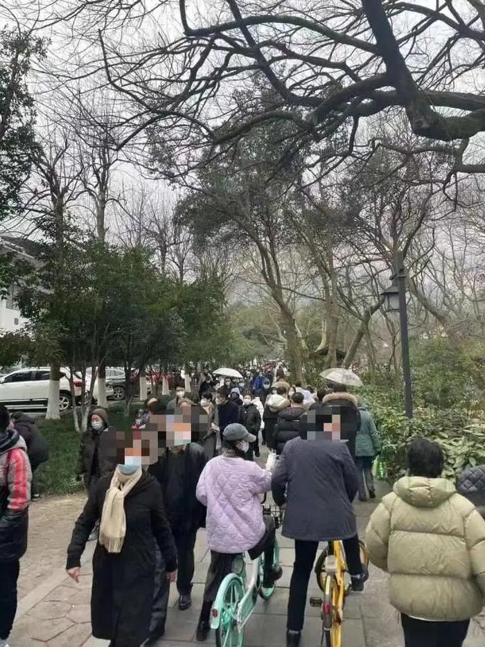 人山人海！4万人涌入杭州这个地方，导航红得发紫！不少人凌晨5点出门被堵懵