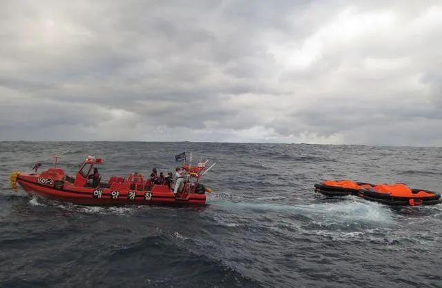 中国香港籍货轮在长崎县附近海域沉没，14人获救，仍有8人失踪