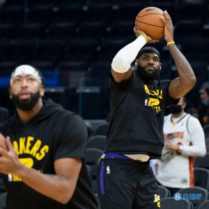 詹姆斯总得分破纪录穿的什么鞋 w300h300z1l10t10q1002c8.jpg