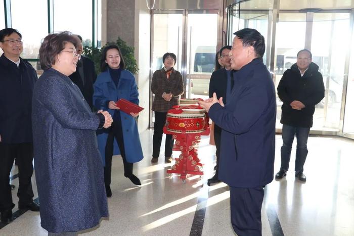 乘势而上  致远而行 | 市人大常委会主任白云萍一行走访五星企业千红制药