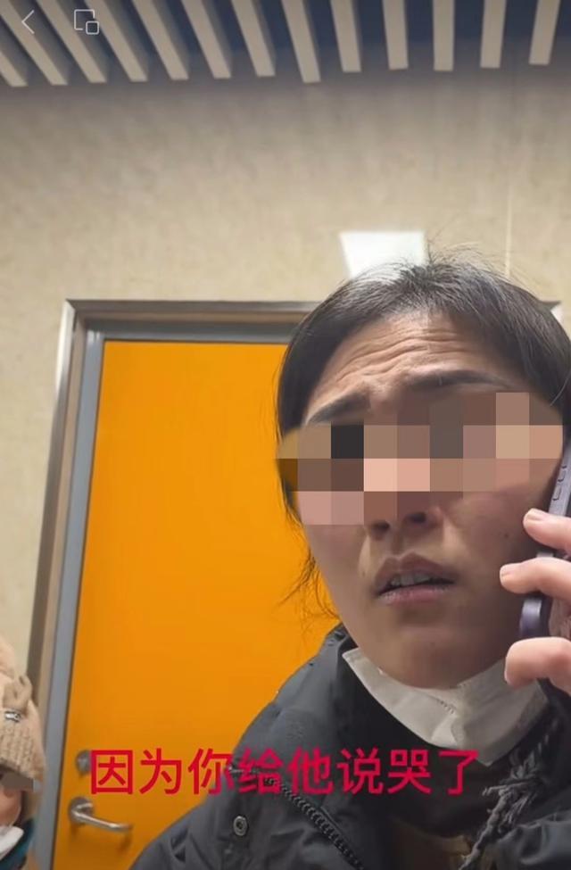 对话“不让6岁男童进女厕遭家长辱骂”当事人：男孩父亲也在场，其母称我伤害孩子心灵