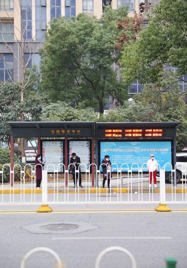 在武汉写《满江红》的岳飞，兵器“dèn”在汉阳