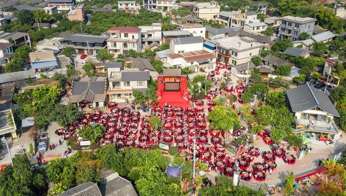 广汉连山：热闹非凡 千人同吃九大碗