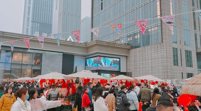 ▲春熙路猜灯谜现场