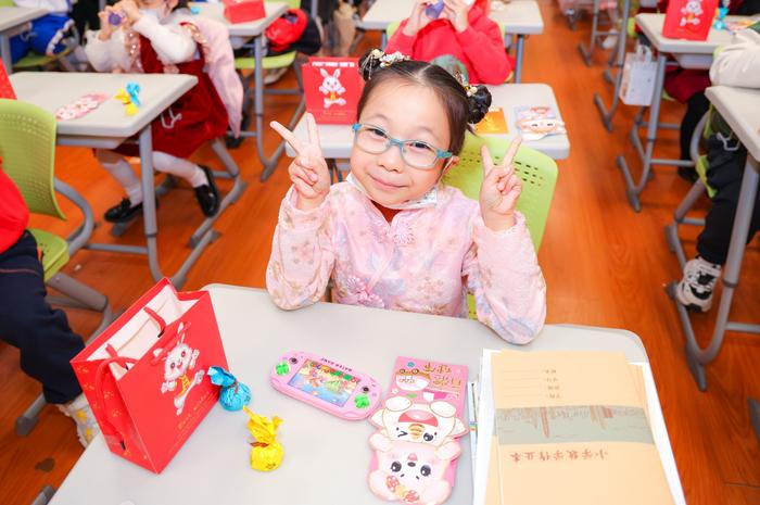 组图 | 满屏的喜悦！深圳普通中小学校、幼儿园今日开学