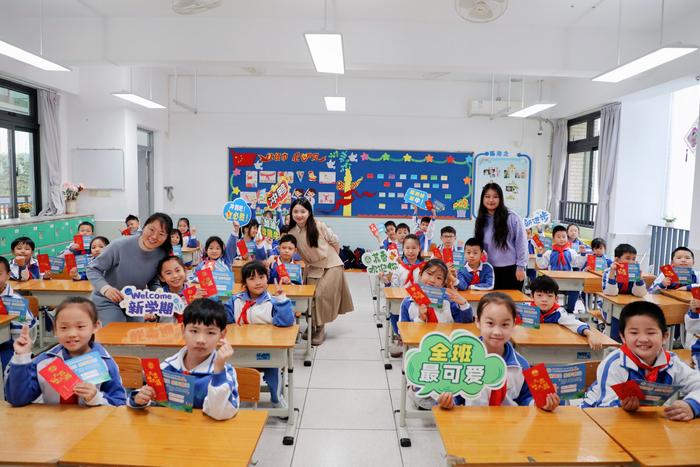 组图 | 满屏的喜悦！深圳普通中小学校、幼儿园今日开学