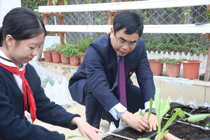 组图 | 满屏的喜悦！深圳普通中小学校、幼儿园今日开学