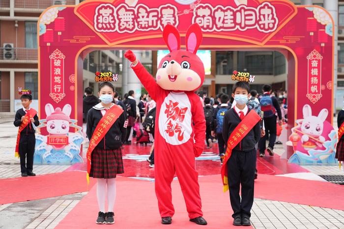 组图 | 满屏的喜悦！深圳普通中小学校、幼儿园今日开学