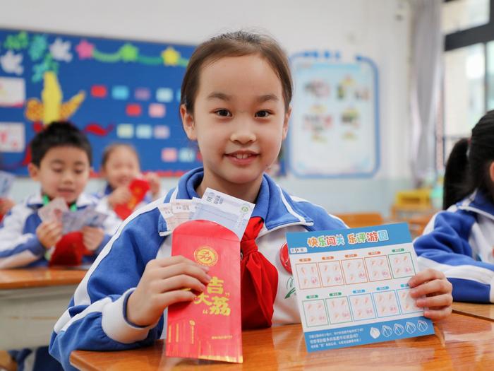 组图 | 满屏的喜悦！深圳普通中小学校、幼儿园今日开学