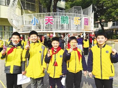 合肥市西园新村小学北校神彩奕奕  大展宏“兔”