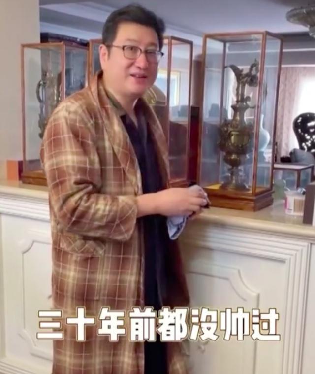 小伙晒父亲年轻照片，感叹一直帅到老，父亲：30年前没帅过，儿子总拿我取乐