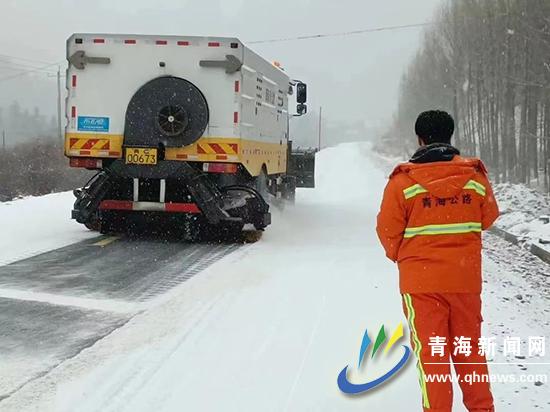 青海省公路局全力清雪保畅通