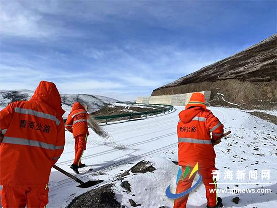 青海省公路局全力清雪保畅通