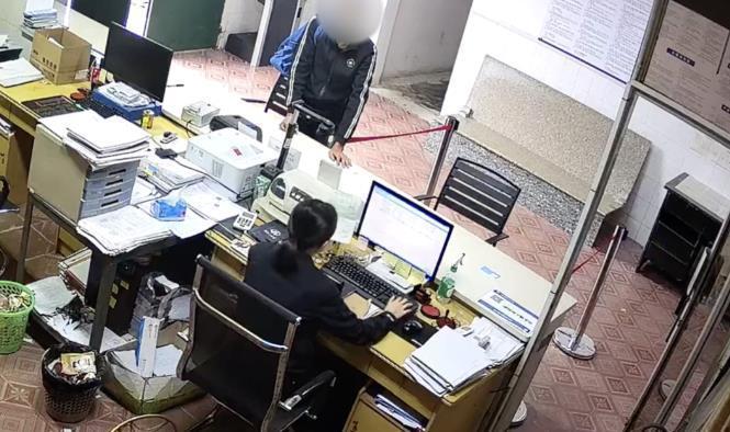 广东一男子抢劫后逃亡27年 去派出所户籍窗口办业务时被识破落网