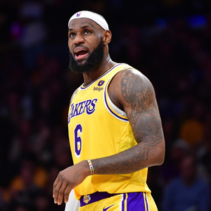 詹姆斯伤情报道 w300h300z1l10t10q10027b.jpg