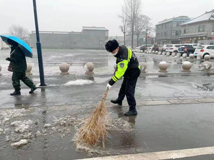 分流绕行、限速通行、警车前导！石家庄市交管部门采取应急管制措施严防道路拥堵和交通事故发生