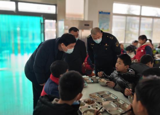 陕西大荔县市场监管局：“四不两直”严查校园食品安全风险隐患