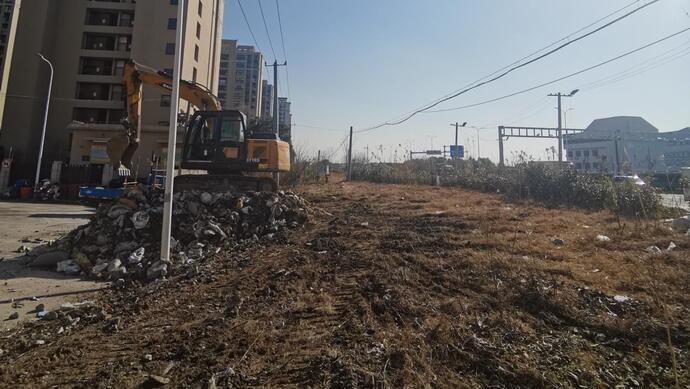 失控的“建筑垃圾山”已被清运完毕，浦东将持续整治非正规建筑垃圾堆点