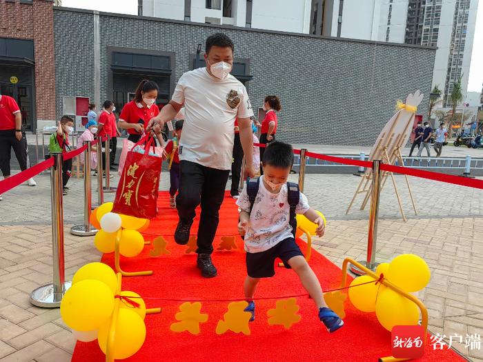 原创组图丨开学首日 一起来感受三亚幼儿园“萌娃”们的开学第一天