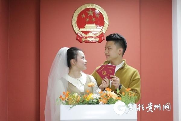 【组图】2月14日 全省各地政务中心结婚登记忙