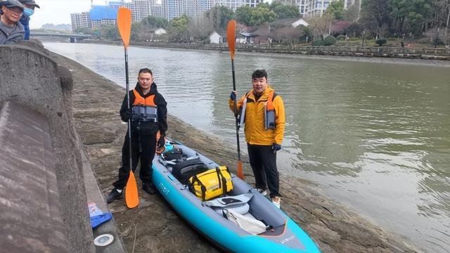 两男子从杭州沿运河划船去北京，6小时划了5公里后被拦截……