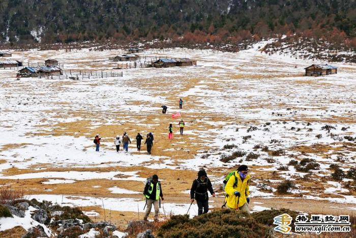 香格里拉雪山徒步带你感受冰雪魅力