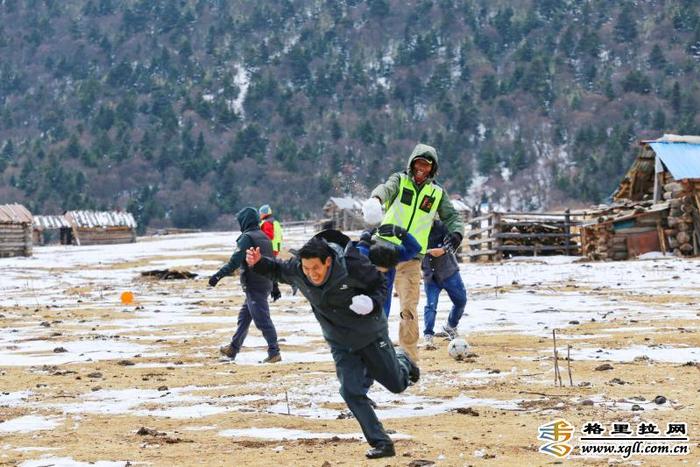 香格里拉雪山徒步带你感受冰雪魅力