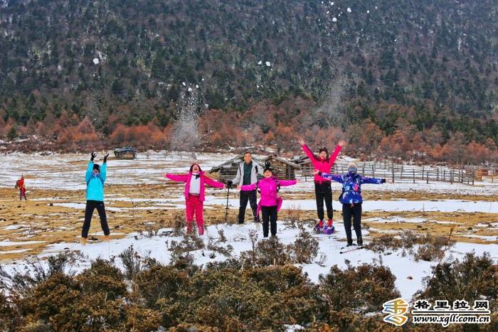 香格里拉雪山徒步带你感受冰雪魅力