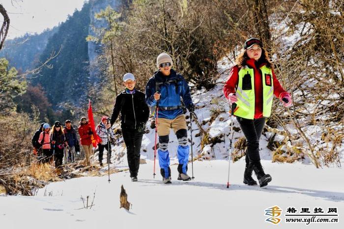 香格里拉雪山徒步带你感受冰雪魅力