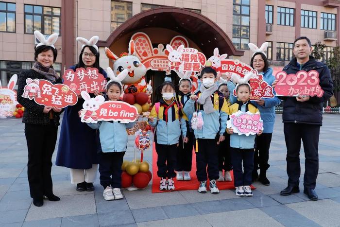 新学期，新起点~~快来看看金汇镇热“学”沸腾的开学现场吧！